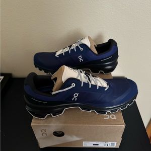 New - never worn Men’s ON running sneakers